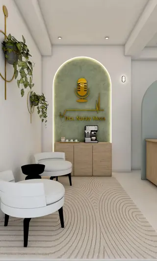 Proyecto N.M. — recepción con arco de verde salvia, logo dorado de Dra. Nataly Meza y sillas blancas